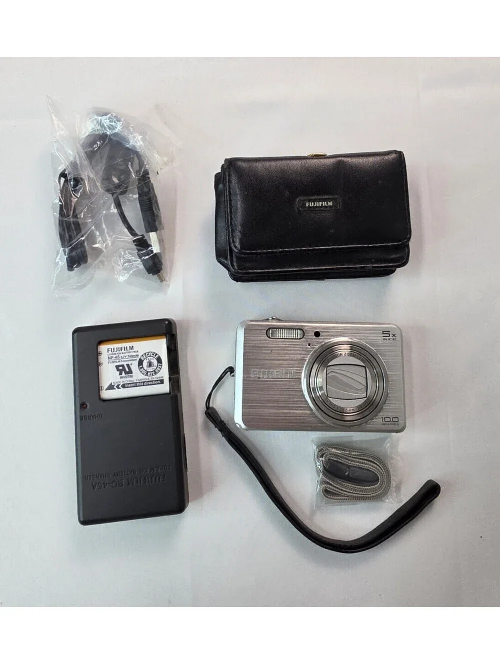 Fujifilm Finepix J150W Silver Digital Camera Lot Battery Leather Case Charger